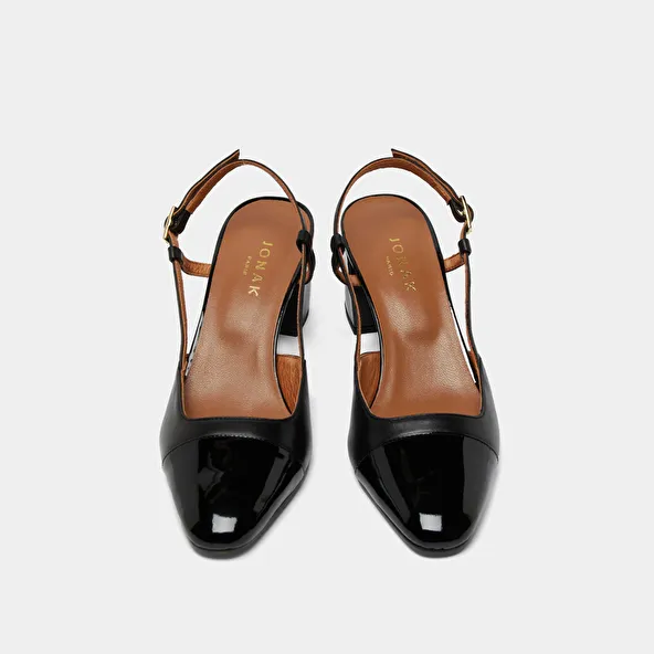 Mary Janes with heels in black patent and leather