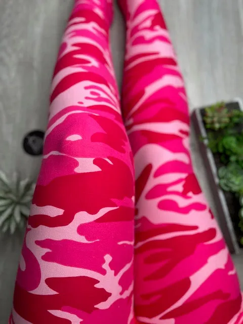 Soft Leggings in Hot Pink Camo Print