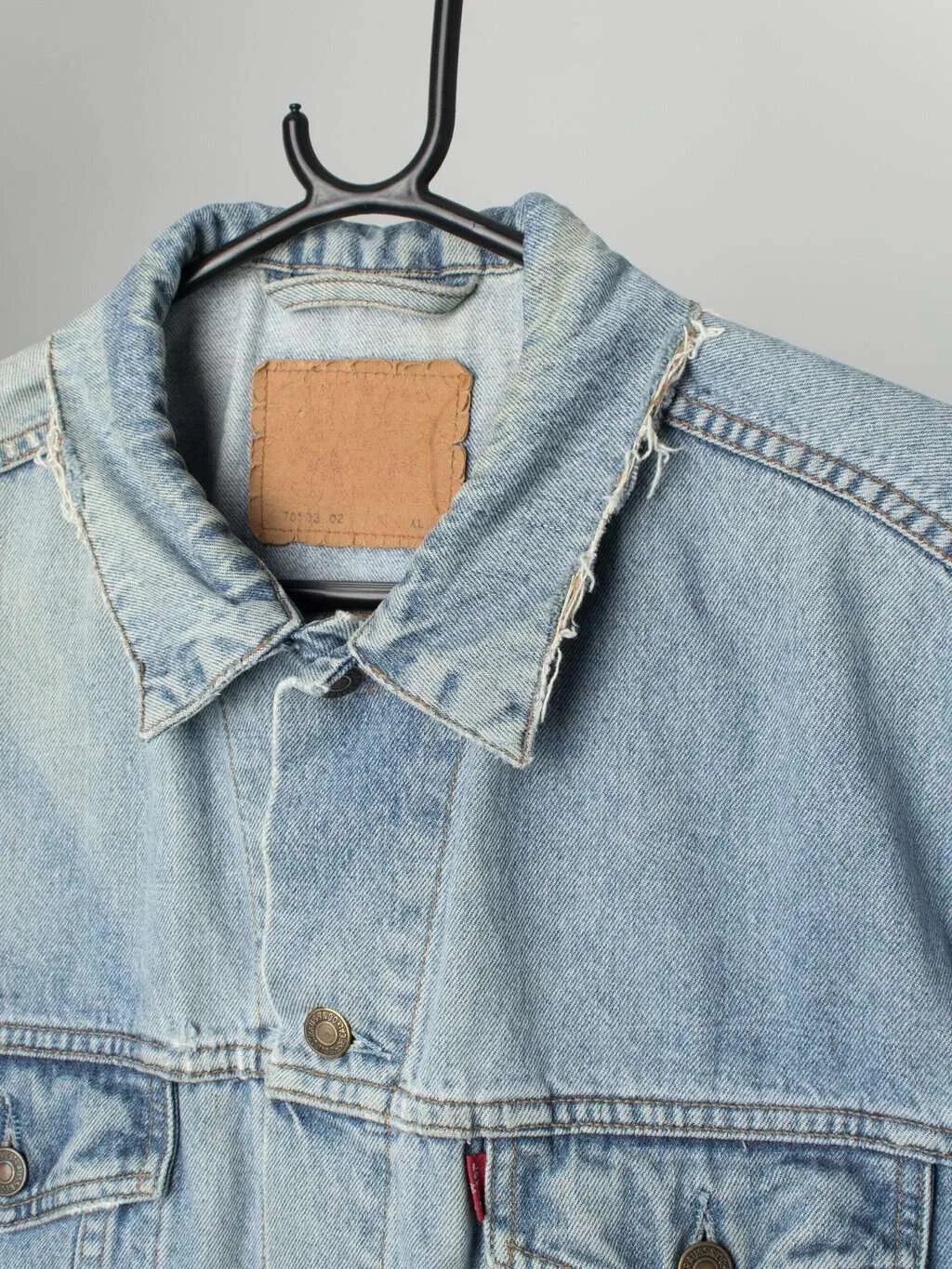 Vintage 1980s Levis XL Stonewashed Blue Denim Jacket Distressed Look XL